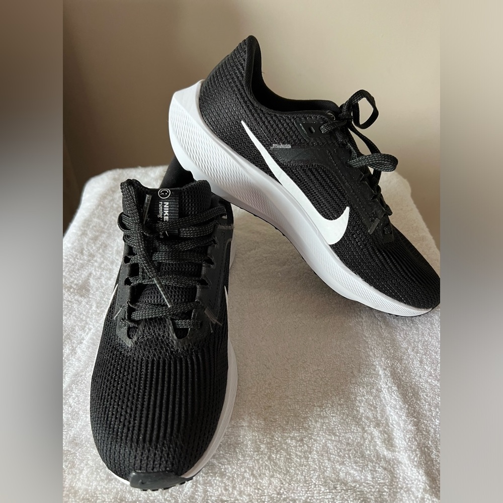 Nike Pegasus 40 ! Women's Road Running Shoes 👟! New no box